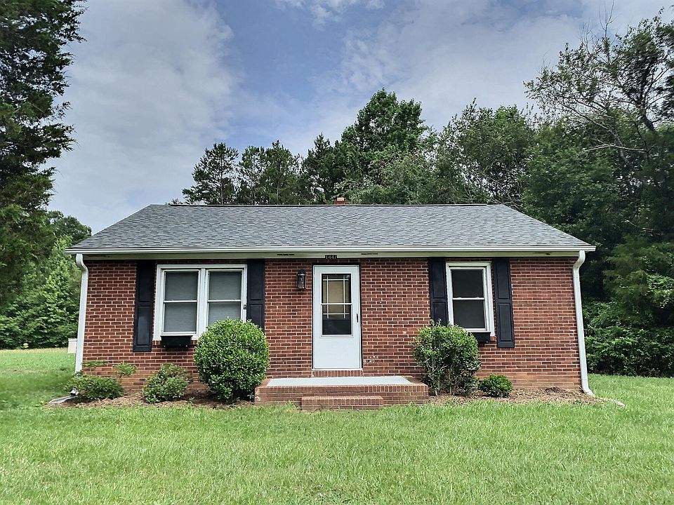 Charming, well maintained house with private front yard