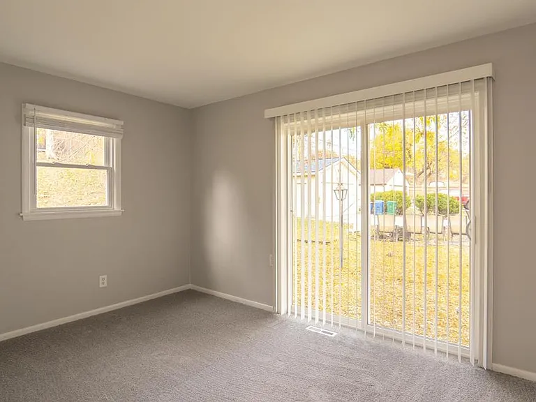 6418 Knoll St N — Photo 10