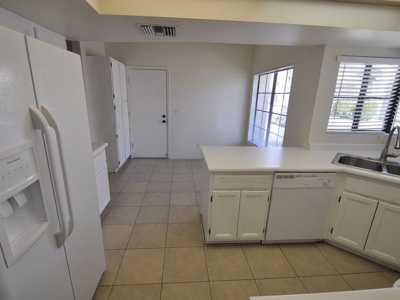 5th image of 826 E Audrey Ln