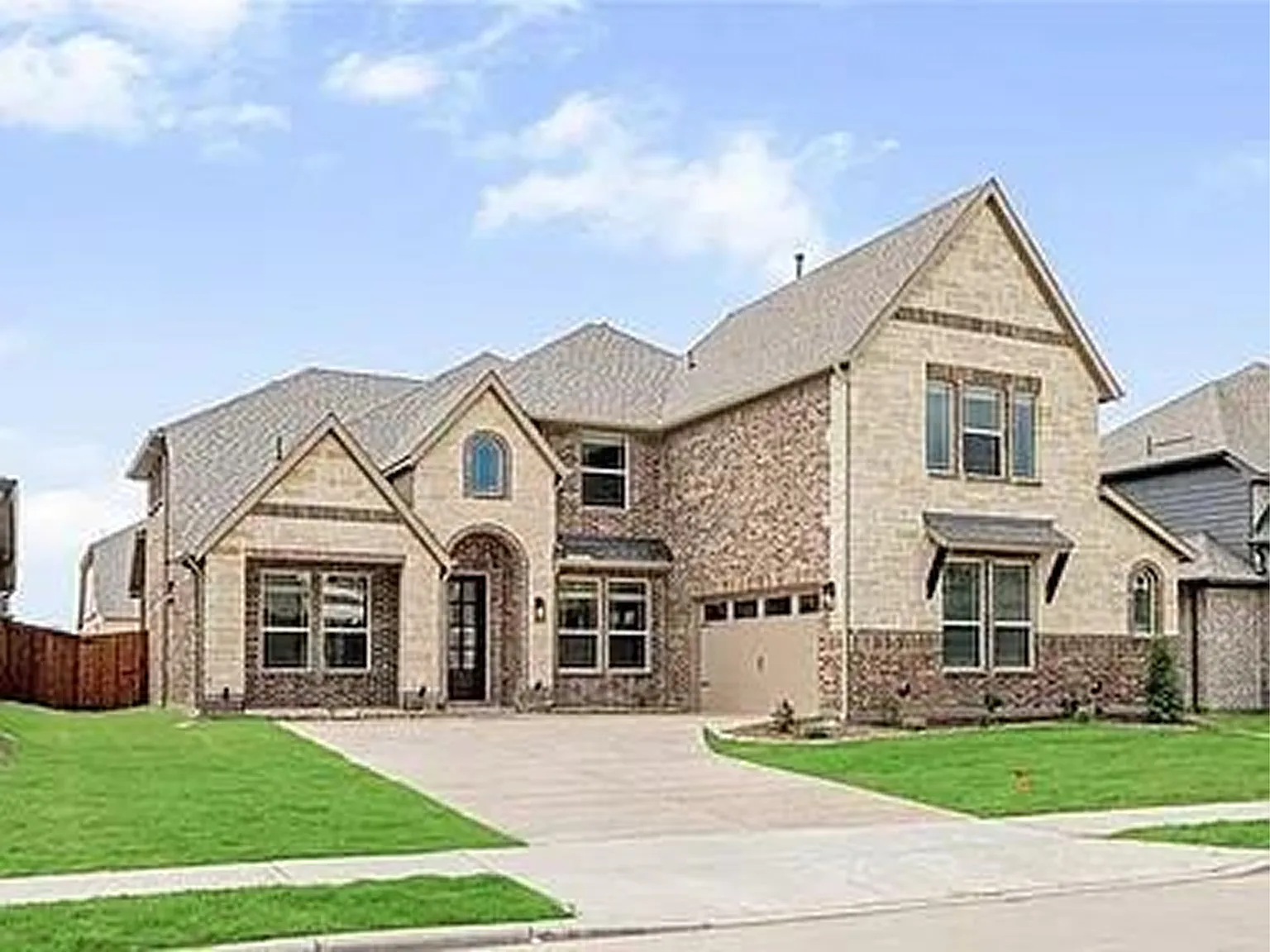 5 bed, 3532 sqft, $3,800 — Photo 2