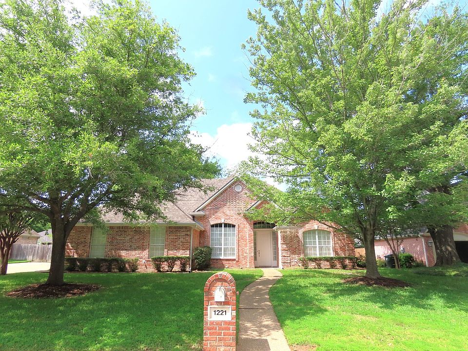 1st image of 1221 River Bend Dr