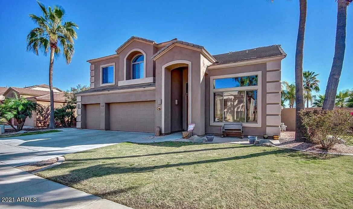 5 bed, 3.5 bath, 3744 sqft, $3,495 — Photo 2