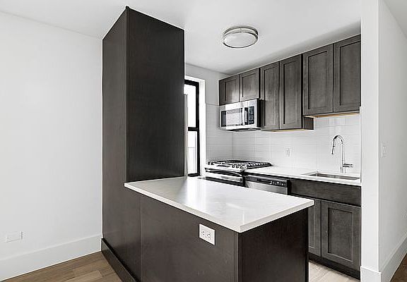 3rd image of 2420 Morris Ave APT 5I