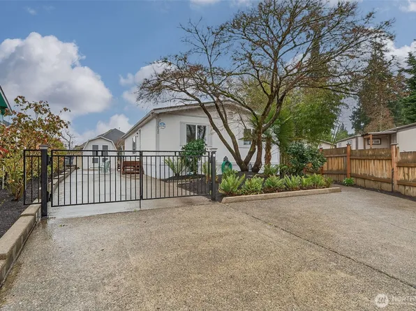 12825 NE 198th Court, Bothell, WA 98011