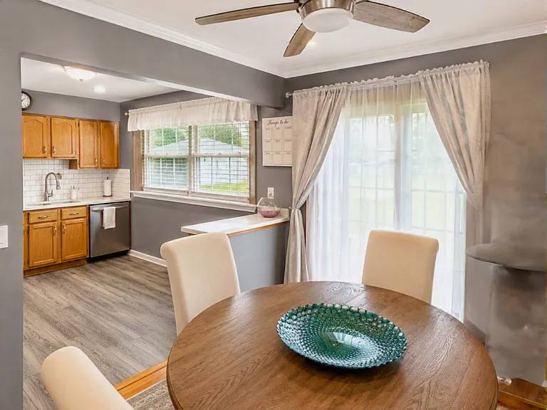476 Raupp Blvd — Photo 4