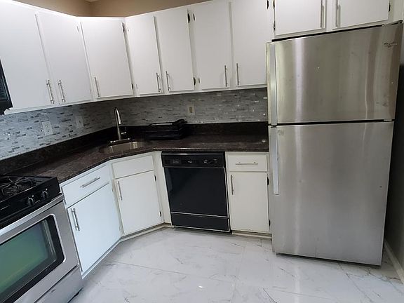 2nd image of 261 Kempsey Dr