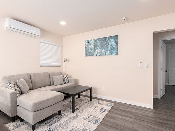 3rd image of 2860 Franklin Ave