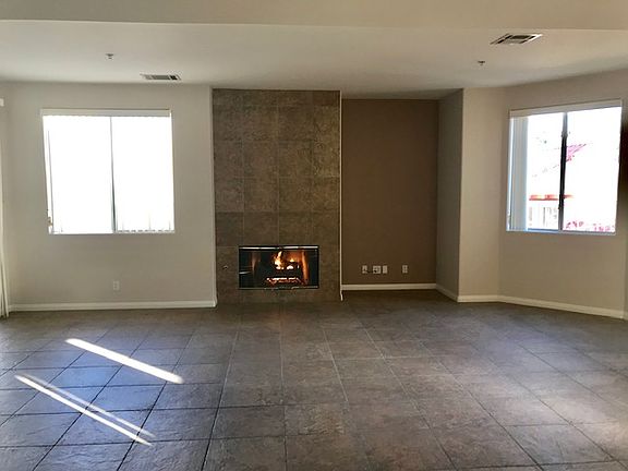 4th image of 224 Canyon Cir N