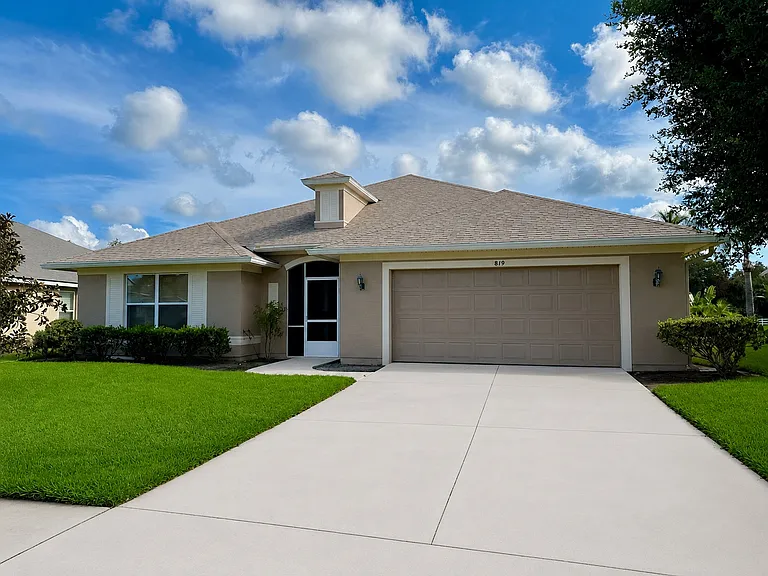 1819 Creekwater Blvd — Photo 2