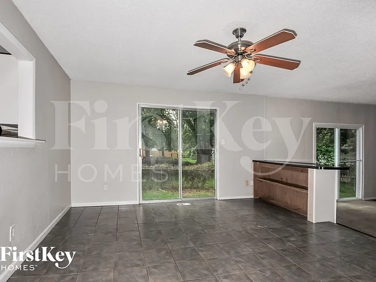 2320 Grants Pkwy — Photo 5