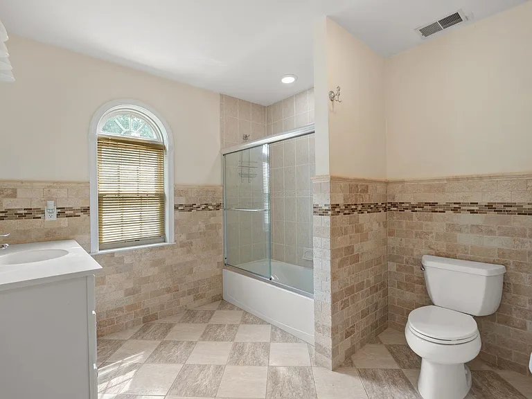 13 Humphrey Ave #1 — Photo 27