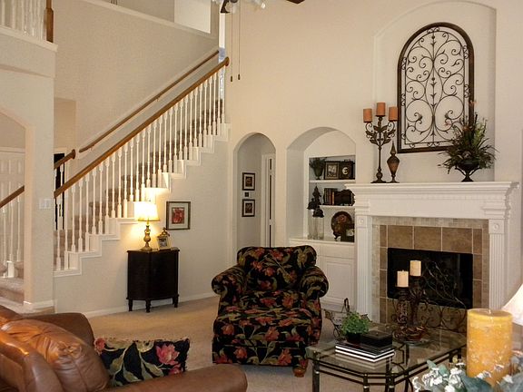 Soaring ceilings!!
