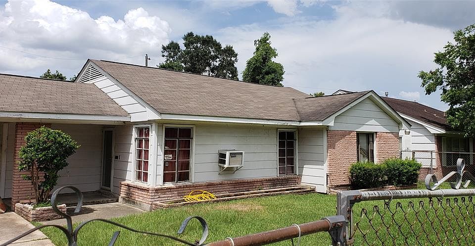 1st image of 7911 Darlington Dr