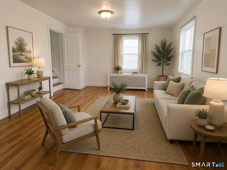 548 Queen St — Photo 2