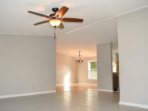 4th image of 107 Dennis Hills Dr