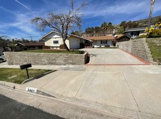 19821 Merryhill St, Santa Clarita, CA 91351