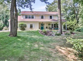 54 Algonquin Rd, Clifton Park, NY 12065