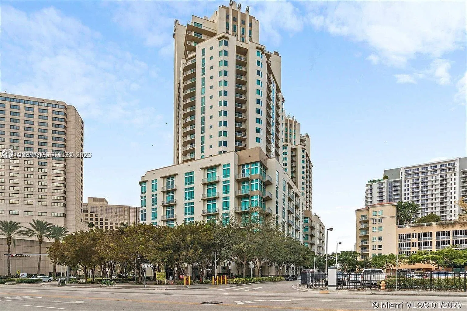 Metropolis I At Dadeland — Photo 1