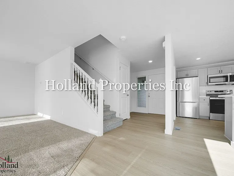 9059 SW Sagert St — Photo 4
