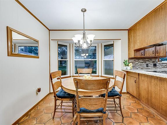 4th image of 4608 Circleview Ct W