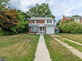 905 Glenview St, Philadelphia, PA 19111
