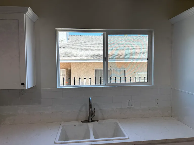 8930 S Vermont Ave — Photo 24
