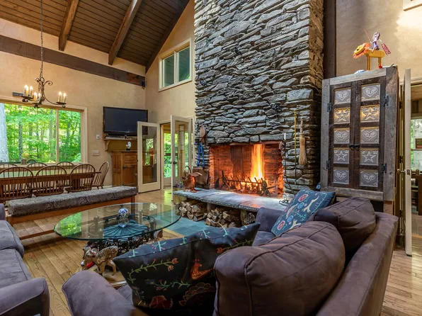 11 Founders Hill Road, Winhall, VT 05340