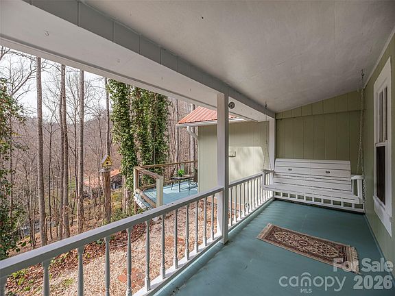 5th image of 897 Dark Ridge Rd