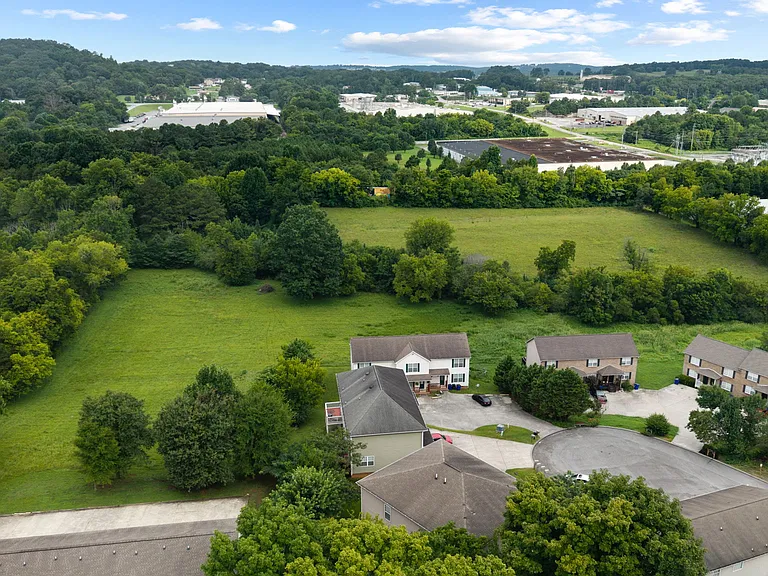 3516 Walnut Grove Ln NE — Photo 37