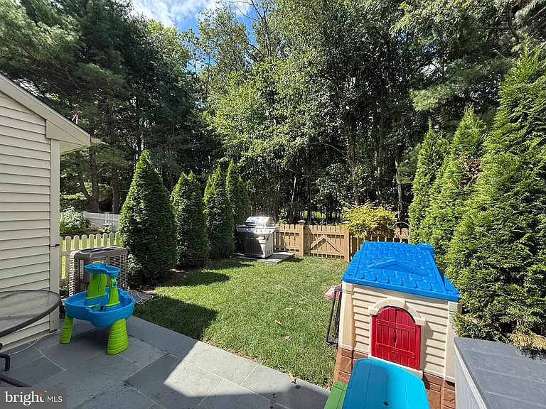 10 Devon Ct — Photo 49