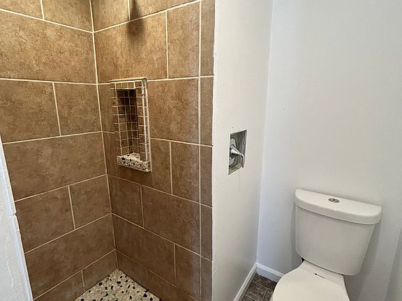 4th image of 2094 W 104th St