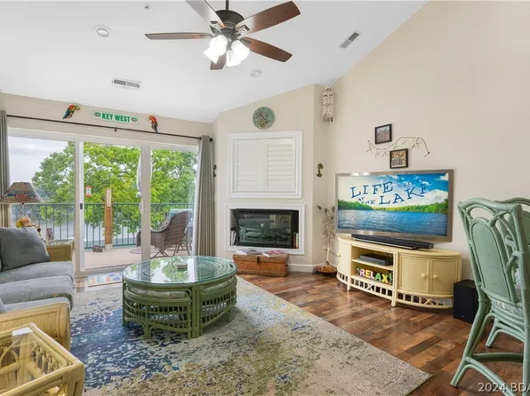 72 Park Pool Dr #4A, Kaiser, MO 65047