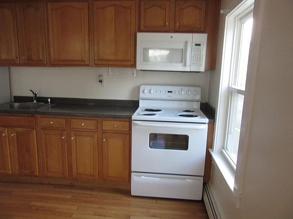 2nd image of 64 Pearl St APT 1