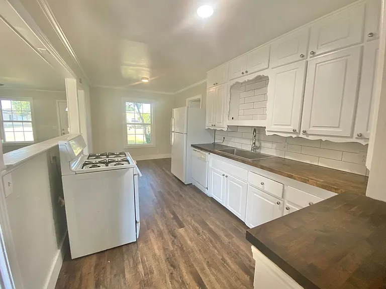 4304 32nd St — Photo 9