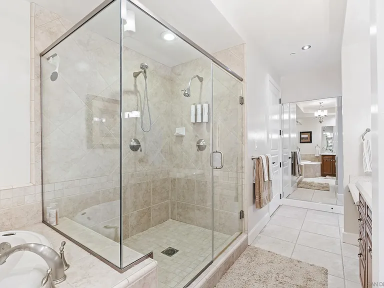 1010 Genter St #302 — Photo 16