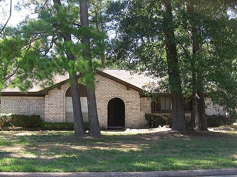 25407 Tuckahoe Ln — Photo 1
