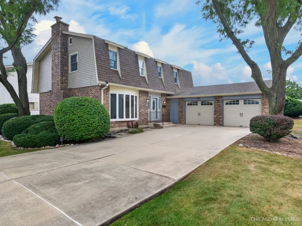 511 Cottonwood Ln, Schaumburg, IL 60193