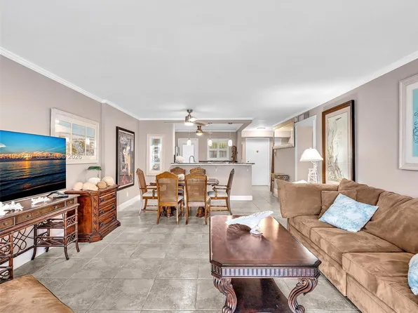 201 SE 11th Ter APT 303, Dania, FL 33004