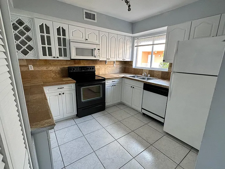 14909 SW 80th St #205 — Photo 3