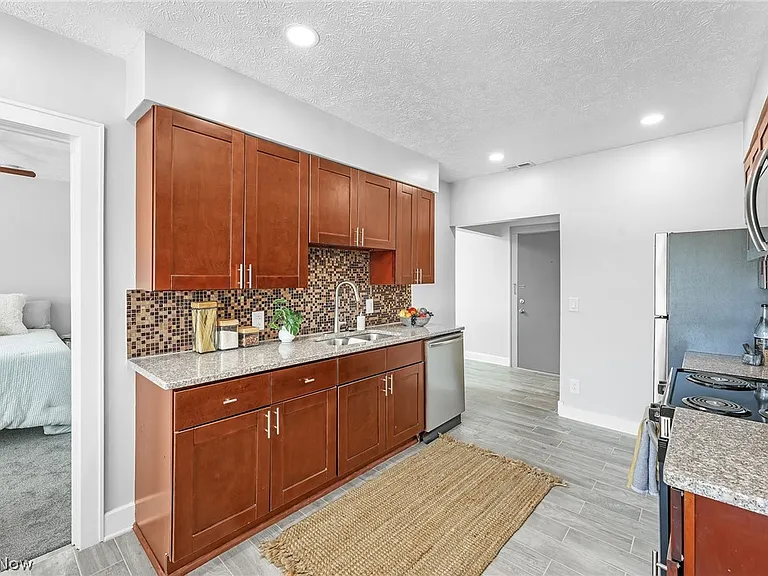 13501 Lakewood Heights Blvd #5 — Photo 14