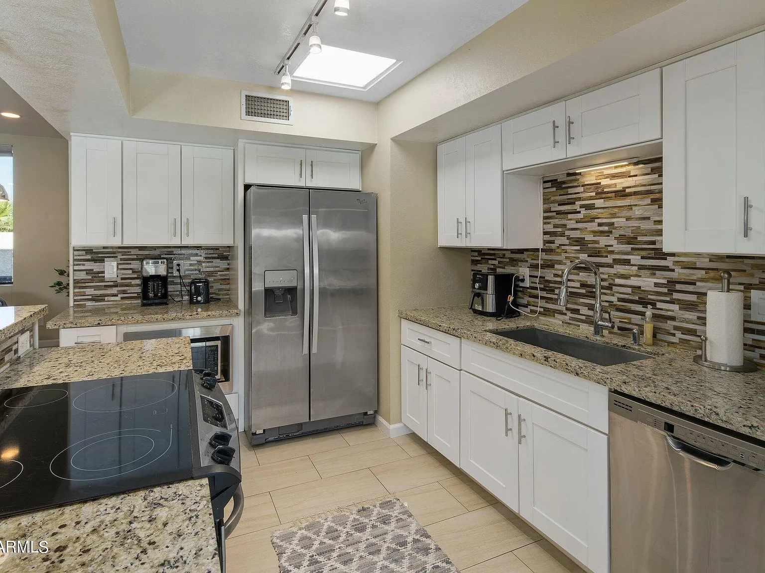 3 bed, 2.0 bath, 1684 sqft, $4,000 — Photo 4