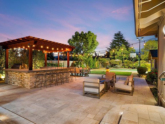 3rd image of 4012 Wisteria Way
