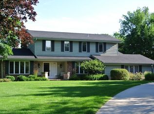 20660 Sundance Dr, Brookfield, WI 53045