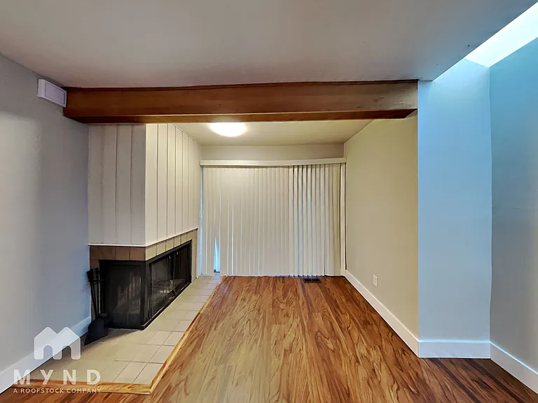 10905 NE 35th Pl #4 — Photo 5
