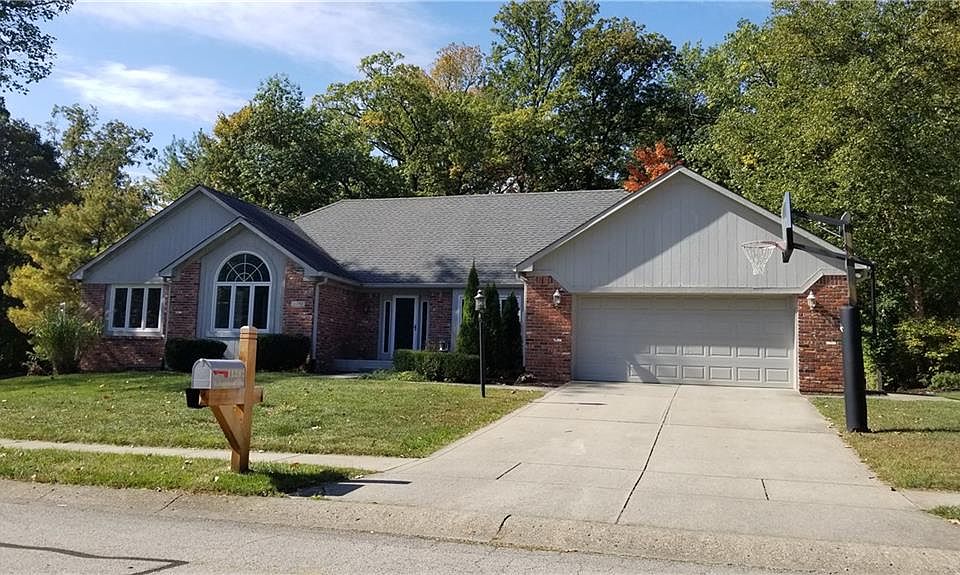 2nd image of 11282 Hickory Woods Dr