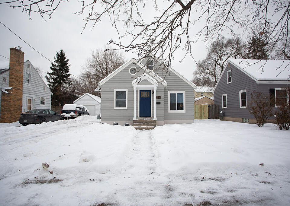 1st image of 1452 Edward Ave SE
