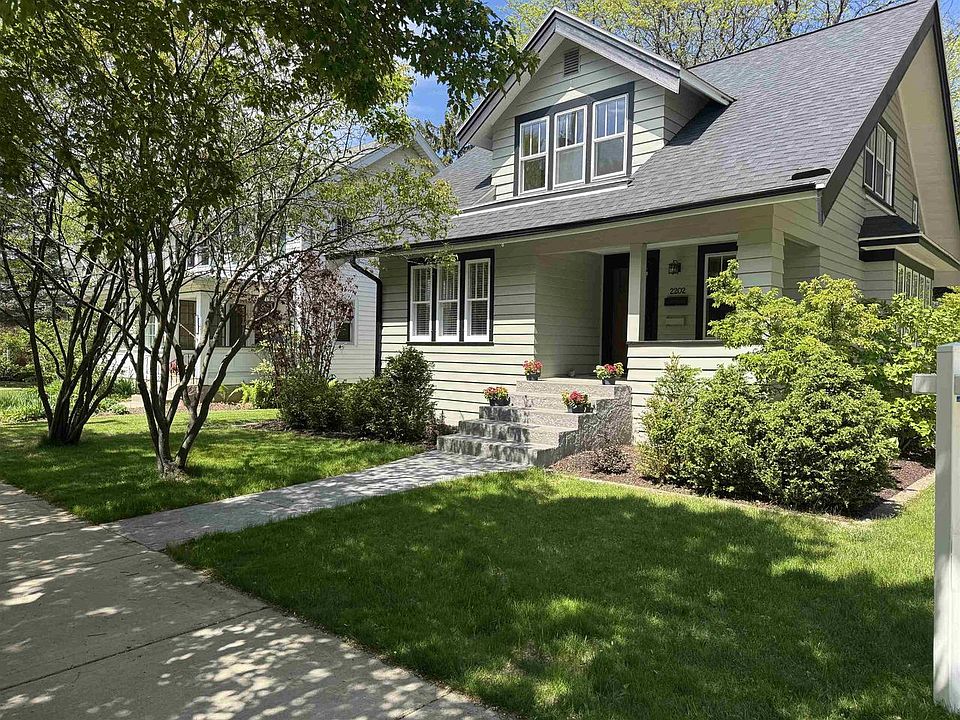 1st image of 2202 Keyes Avenue