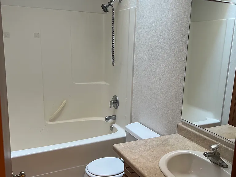 full bath upstairs acces from master and hall