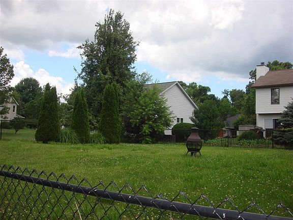 5th image of 712 W Rosewood Dr