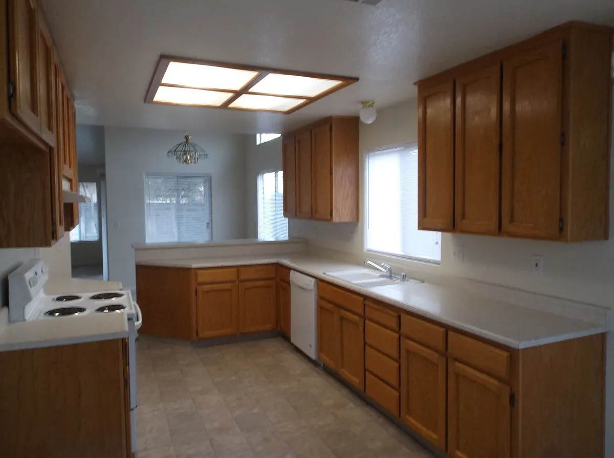 Building Photo - 211 Stonewood Dr